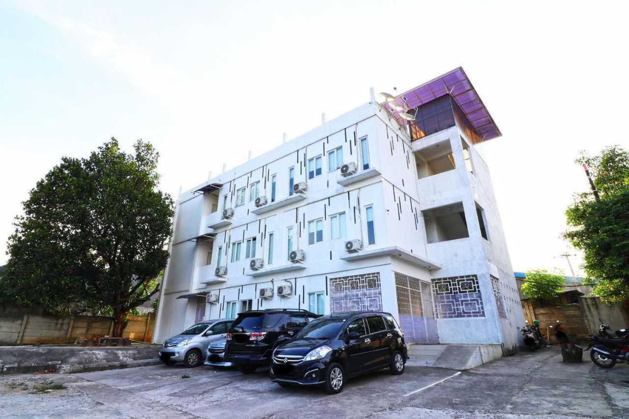 Rumah Kayu Manis Bintaro Jakarta Buitenkant foto